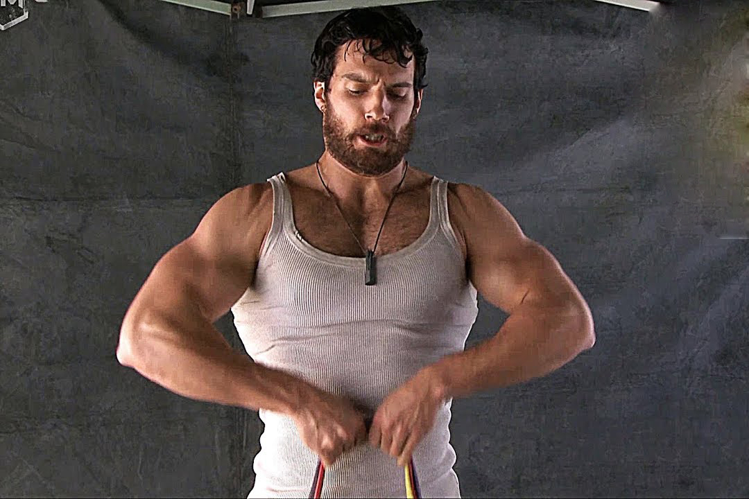 Henry Cavill Super-Jacked Next To Superman!