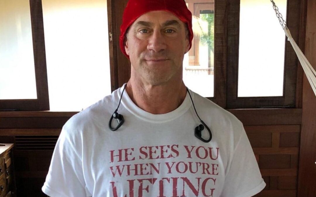 Chris Meloni Reveals He Only Ever Works Out Naked, And Of Course He Does