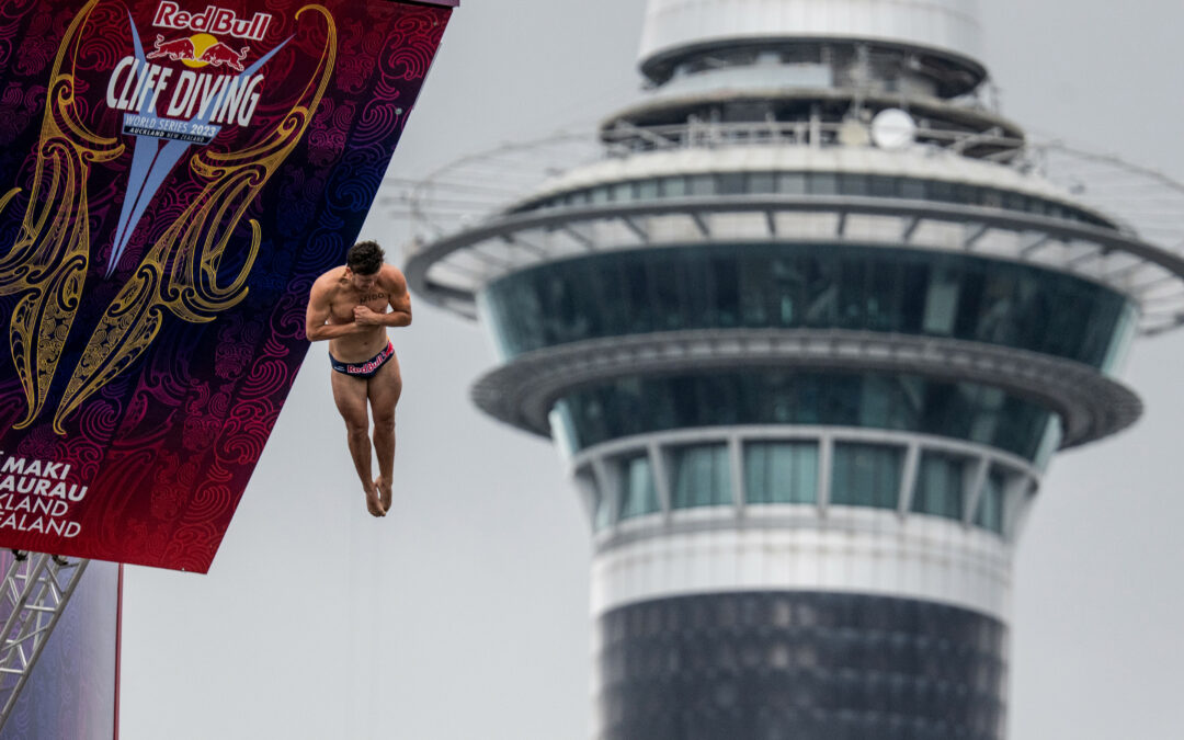 How cliff divers deal with nerves and defy pain
