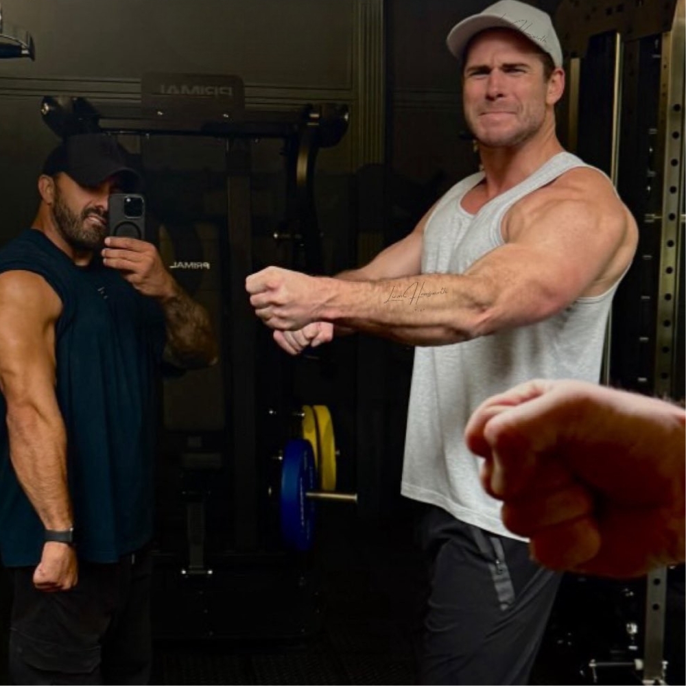 The push workout behind Liam Hemsworth’s bulked-up ‘Witcher’ physique