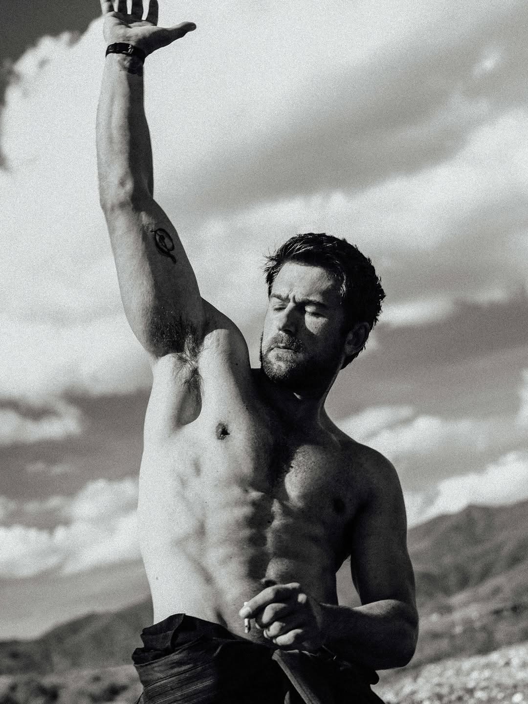 Brandon Sklenar is building a body worthy of being the next Batman